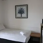 Park Avenue Hotel Motel