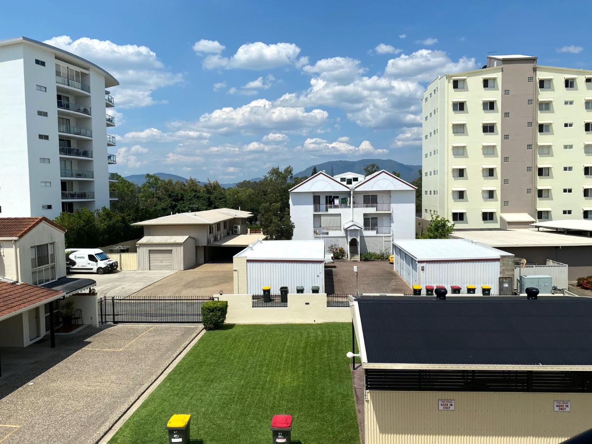 Aparthotel And Rockhampton