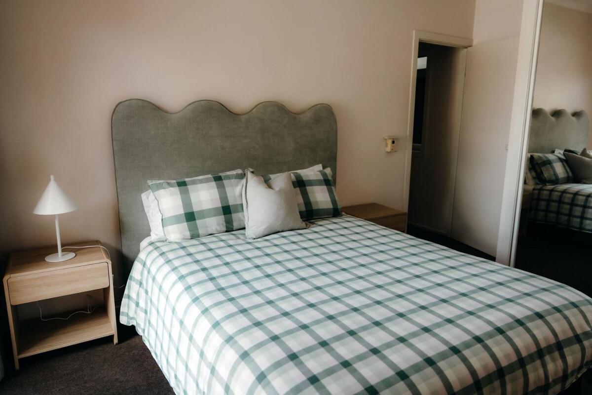 Unit 2, Rocky Cbd Apartment *