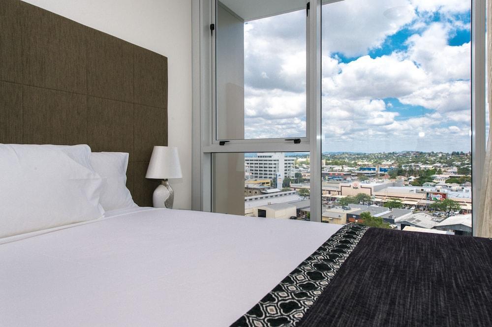 Empire Aparthotel 4*