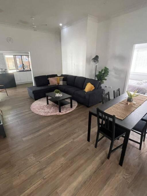 Retreat On Murray - Pool, Playground, Huge Deck! Holiday home
