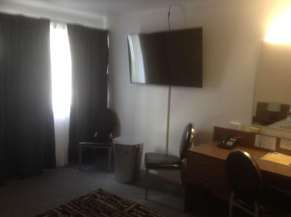 Hampton Motel 3*
