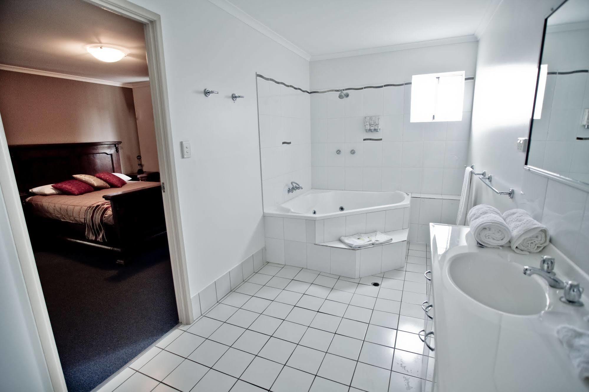 Centrepoint Motor 3* Rockhampton