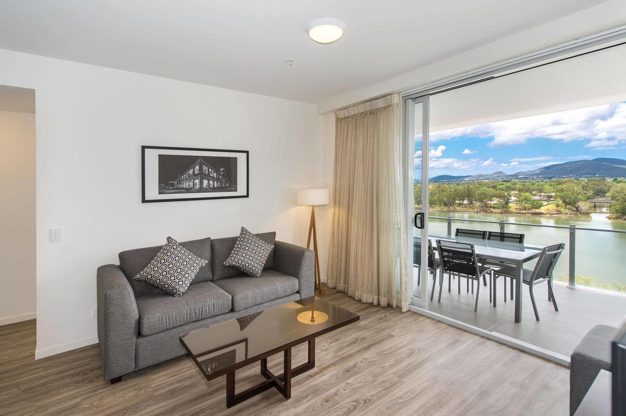 Empire Aparthotel 4*